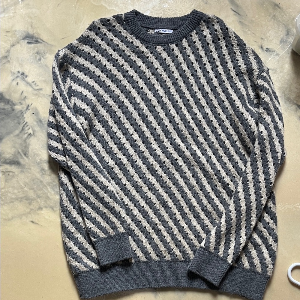 Zara Men Gray & Cream Diagonal Textured Stripe Crewneck Sweater
